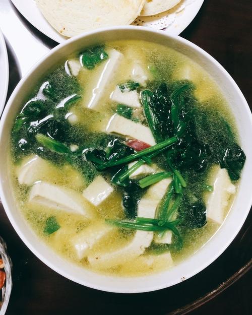 船梨精做的菠菜豆腐汤