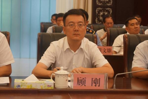 海口市委常委,市政府副市长顾刚参加会议并汇报"瘦身"钢筋处理情况