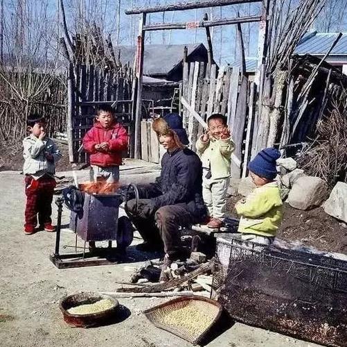 一组80年代的农村老照片满满都是回忆下