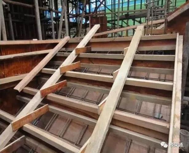 敞开式楼梯模板