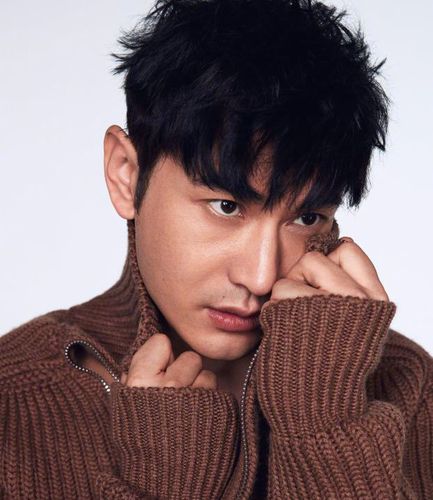 简介:黄晓明潇洒帅气杂志写真图片,分享一组黄晓明图片给大家,图中的