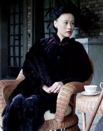 邬君梅也是在《末代皇帝》中出演过文绣,在《宋氏三姐妹》中出演过