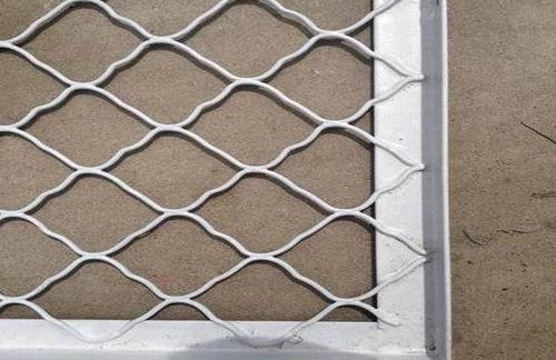 突泉围墙铁丝网片多钱一平a