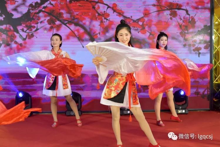《护花使者》《红昭愿》《相信未来》……由6家4s店选送的舞蹈,相声