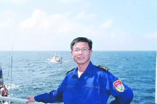威风凛凛的中国海军护航官兵中有一位浦江籍军官的身影,他的名字叫