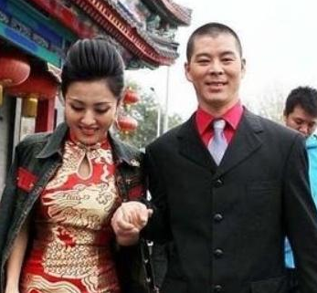 她赵本山最美的女徒弟,裸婚嫁大六岁丑男,今37岁被宠成公主