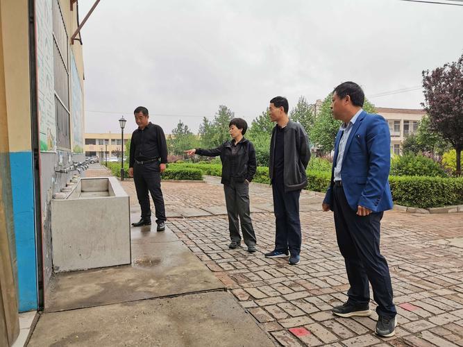 白水县教育局联合检查组莅临雷牙中心校检查指导工作