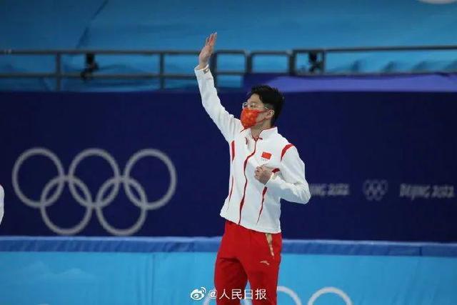 2月7日晚,北京冬奥会短道速滑男子1000米决赛,任子威和李文龙分获金牌
