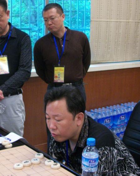 图文湖南省象棋赛第2日现场谭文革观战刘宗泽