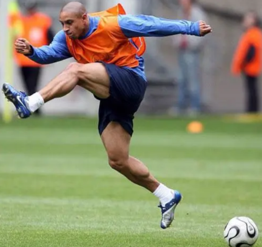 作为足球界最优秀的足球运动员之一,c罗的身体素质一直是非常棒的