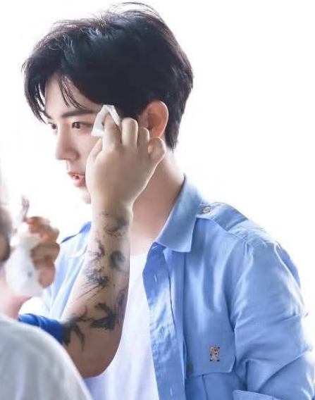 有种幸福叫肖战化妆师,看到肖战的眼神,网友:怦然心动