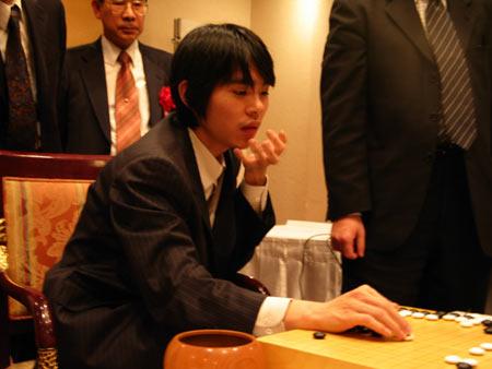 1月7日日本名古屋消息,丰田杯世界围棋王座战决赛三番棋第二局以常昊