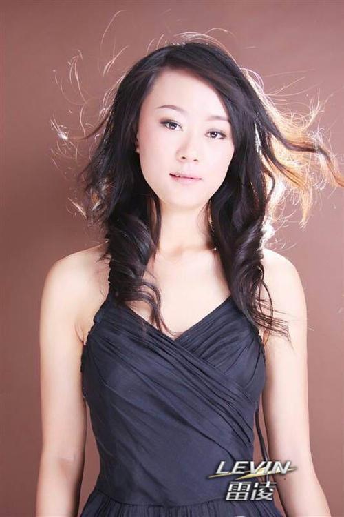 姓名:刘璐    年龄:28     身高:167     体重:46公斤    星座:巨蟹