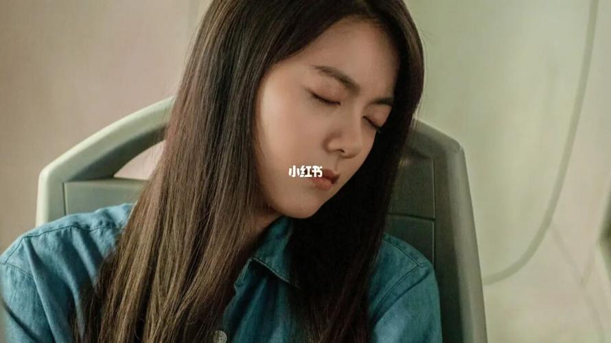 壁纸横版开端李诗情