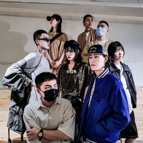 多人合照这么拍|怎么拍出高级感_拍照姿势_穿搭_潮流