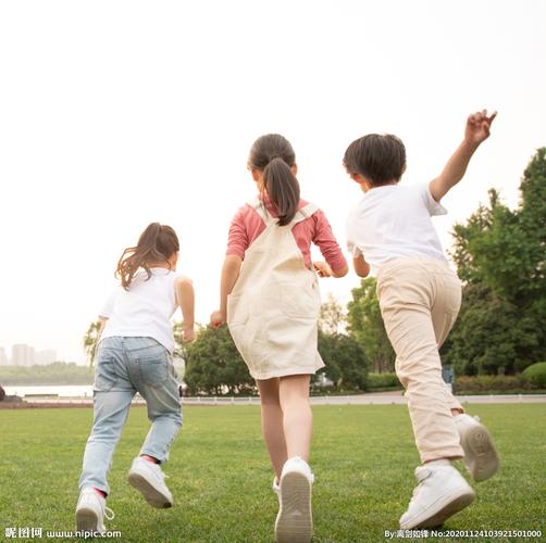 奔跑的孩子图片