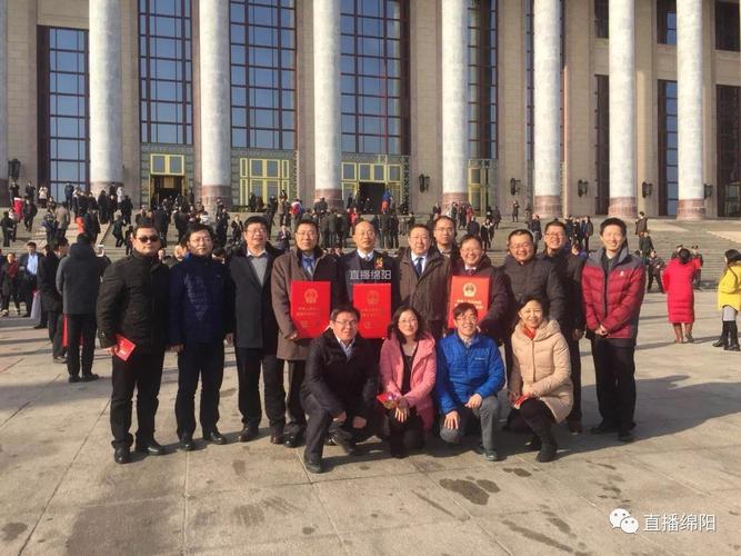(后排左三为莫则尧,后排左五为邓建国)