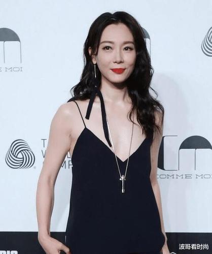 陈数这么瘦还有料,真空穿吊带事业线若隐若现,配浓妆美得真惹眼