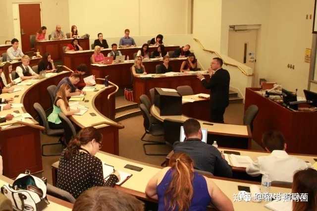 谁能具体科普下美国橘子县查普曼大学?