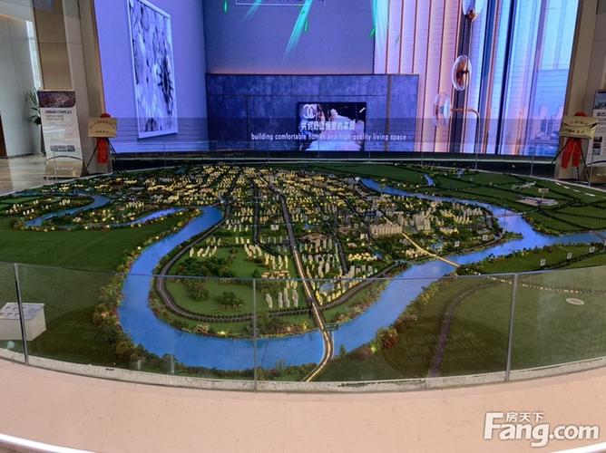 从揭阳热门楼盘现场传来多张谍照组图包括热门楼盘绿地国际空港城请