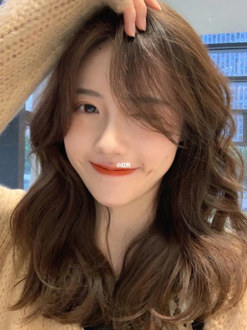 秋冬必备发型 显脸小的法式蓬松慵懒卷_发型_法式风格