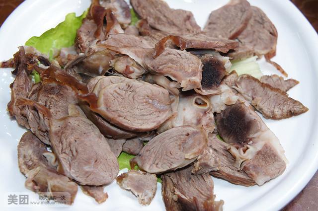  p>罗汉肉其实就是猪肝沿,猪肝沿,顾名思义是猪肝的边沿部分,即猪胸腔
