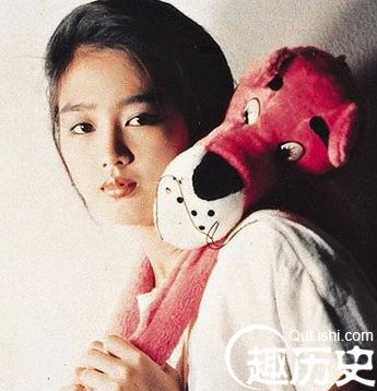 朱丽倩年轻时照片好漂亮 和现在的照片进行对比