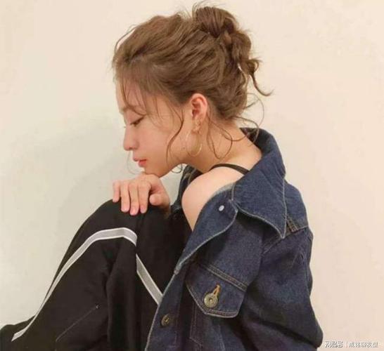 8款时尚又洋气的短发扎发,慵懒随意又凉爽,简单大气又