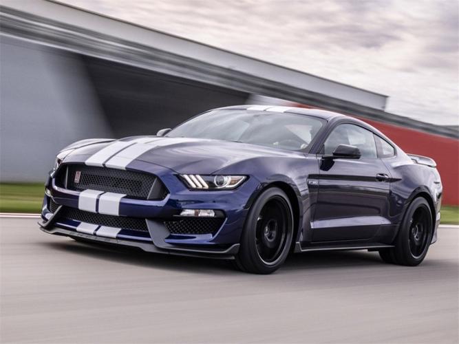 有朋友问我,美国都有哪些跑车啊?福特野马怎么样啊?