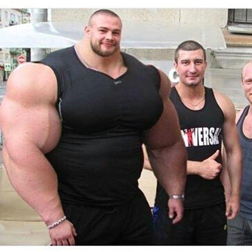 健美神童: 童颜巨兽, ps后变成肌肉泰坦?