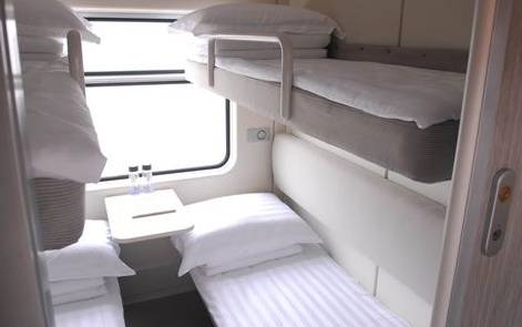 这是d311火车上的"动卧"