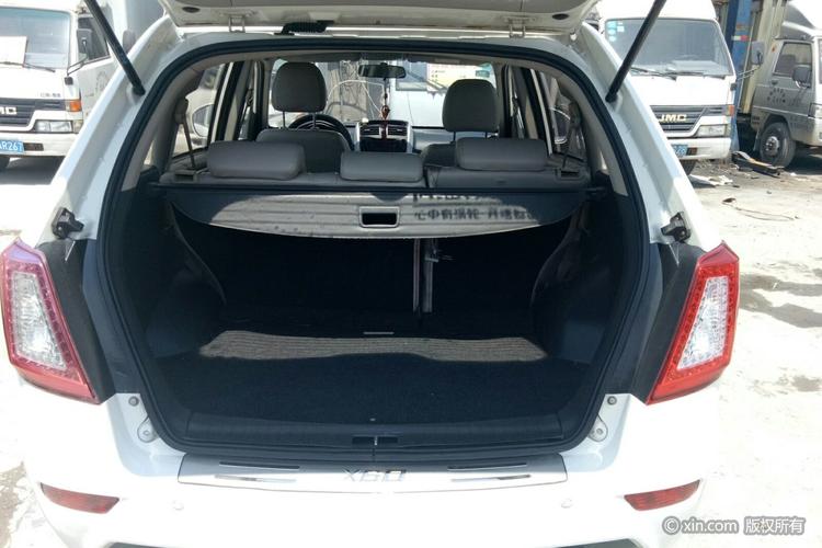 力帆汽车x60后备箱
