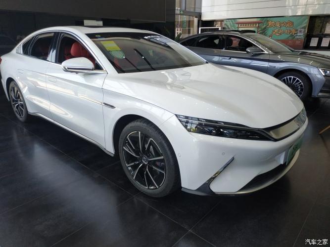 雪域白比亚迪汉纯电太漂亮了