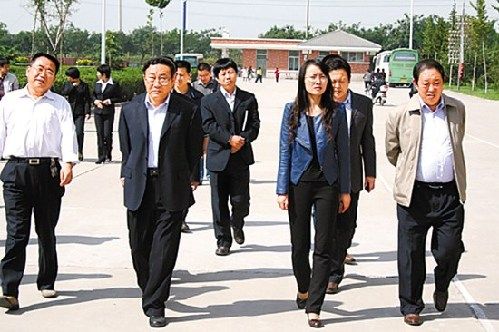 河北武安80后美女副市长走红网络 网友疑有内幕