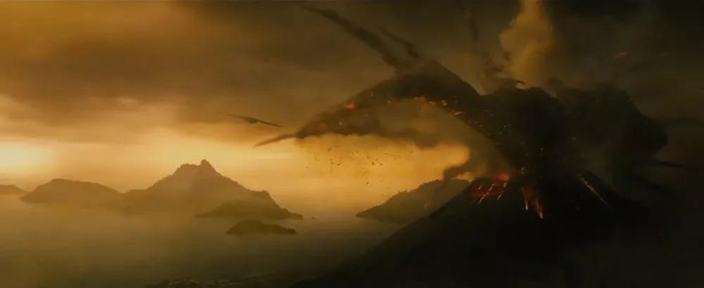 《怪兽之王》中拉顿的出场是在一个爆发的火山口上.