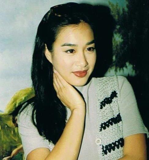 钟丽缇年轻时照片:性感尤物名不虚传,最后一张美出新高度