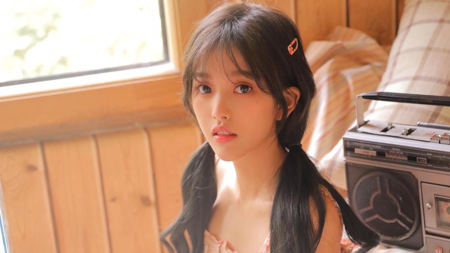 抖音网红彭十六清新甜美居家写真