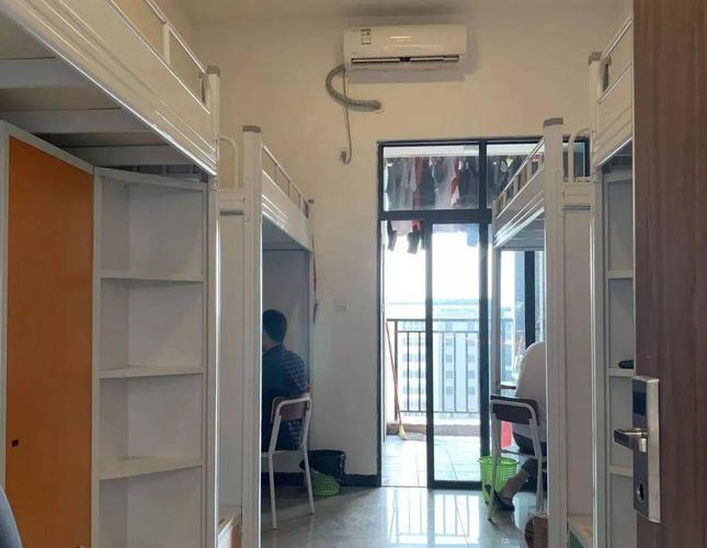 宿舍环境也是相当不错的呦,例如:广州科技职业技术大学,广东东软学院