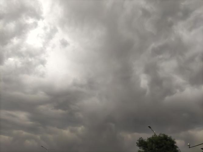 梦见天空乌云密布预示着什么