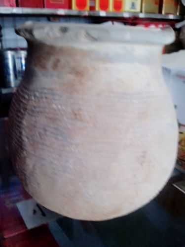 我在二十米下的土地里挖到了一个土陶罐子,不知道值钱