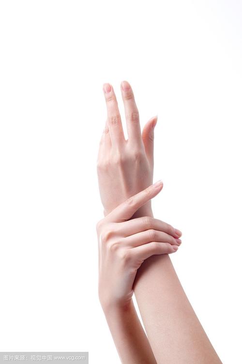 结合不同的手型,肤色,选择合适的手镯!