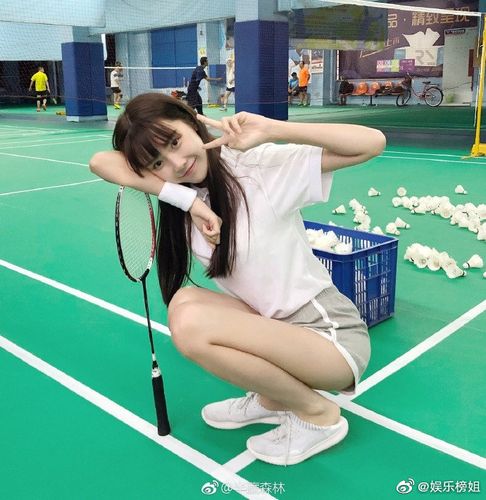 放一张其他coser的同款动作感受下区别在哪,三藏撅得我都感觉要灌风