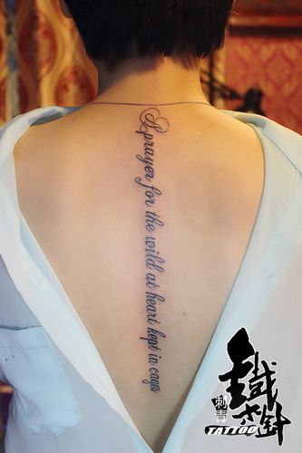 小清新性感纹身脊椎骨纹身脊柱文字英文纹身后背文字纹身图案美女纹身