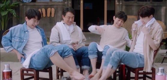 黄磊何炅彭昱畅三人洗脚拼演技镜头扫过张艺兴都懒得装了