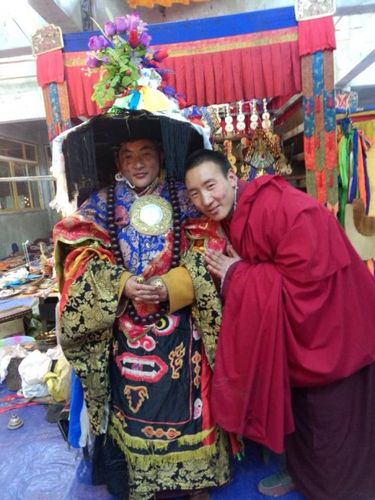 唤醒本自的觉明光彩,回归本性,安住在悲智双运的本初自然中,土登格勒
