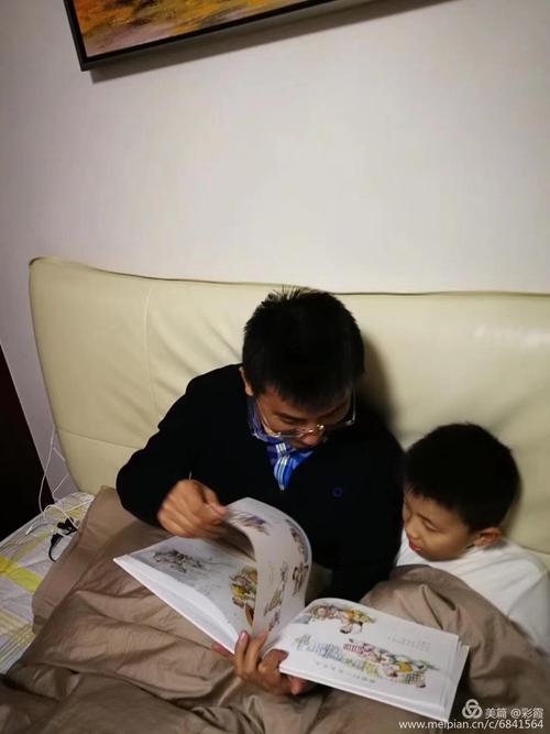 爸爸跟我一起读书,一起玩吧!