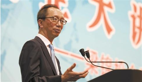 梁锦松变身梁老师 给浙江民企上公开课