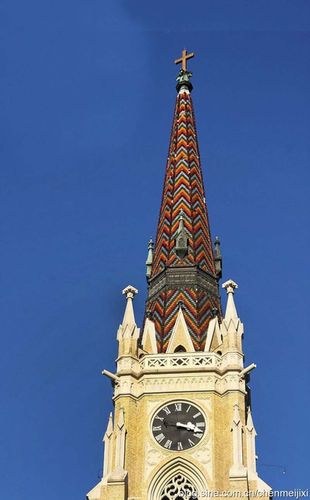 这个哥特式尖顶就像是用花边层层铺就的,是个非常大胆的设计