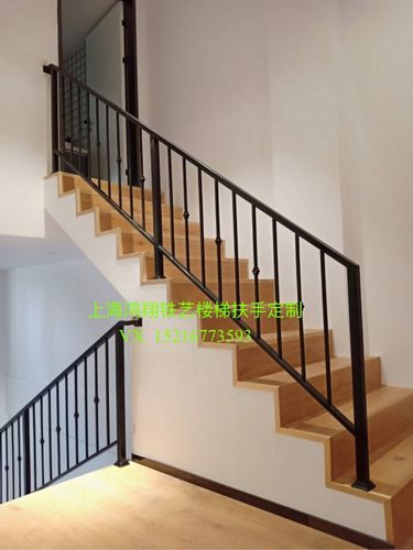 > 旋转楼梯扶手