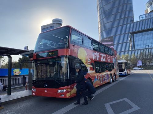 杭州双层巴士回归,今天起正式出街!你看见杭州的新双层巴士了吗?